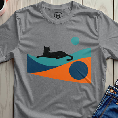 Abstract Cat Design Graphic Tee with Geometric Shapes