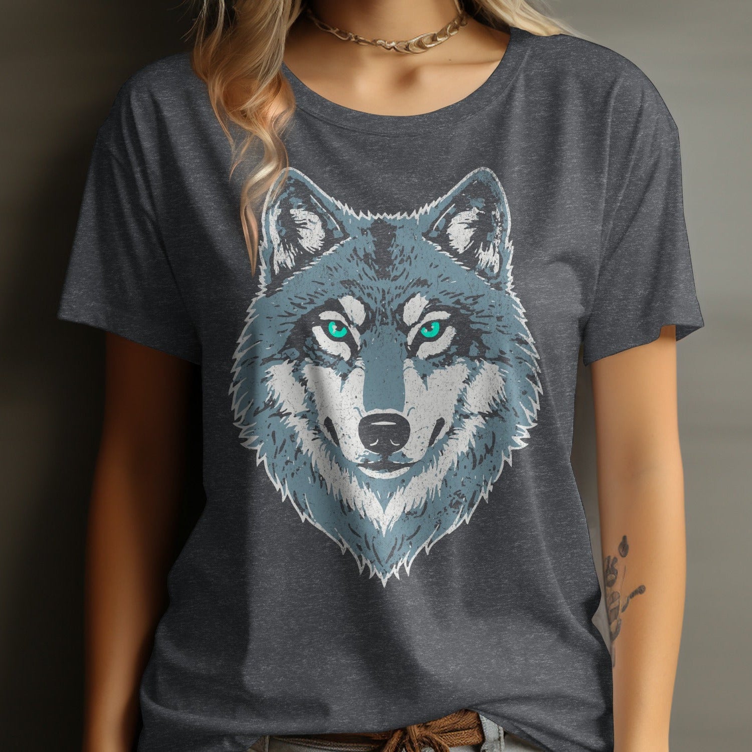 Striking Wolf Design Dark Heather Tee Shirt 