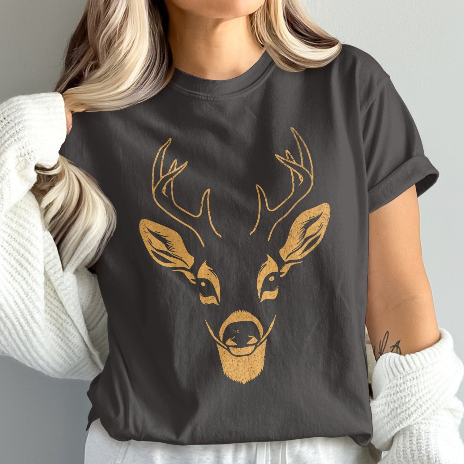 Casual Graphic Tee with Detailed Deer Design product type