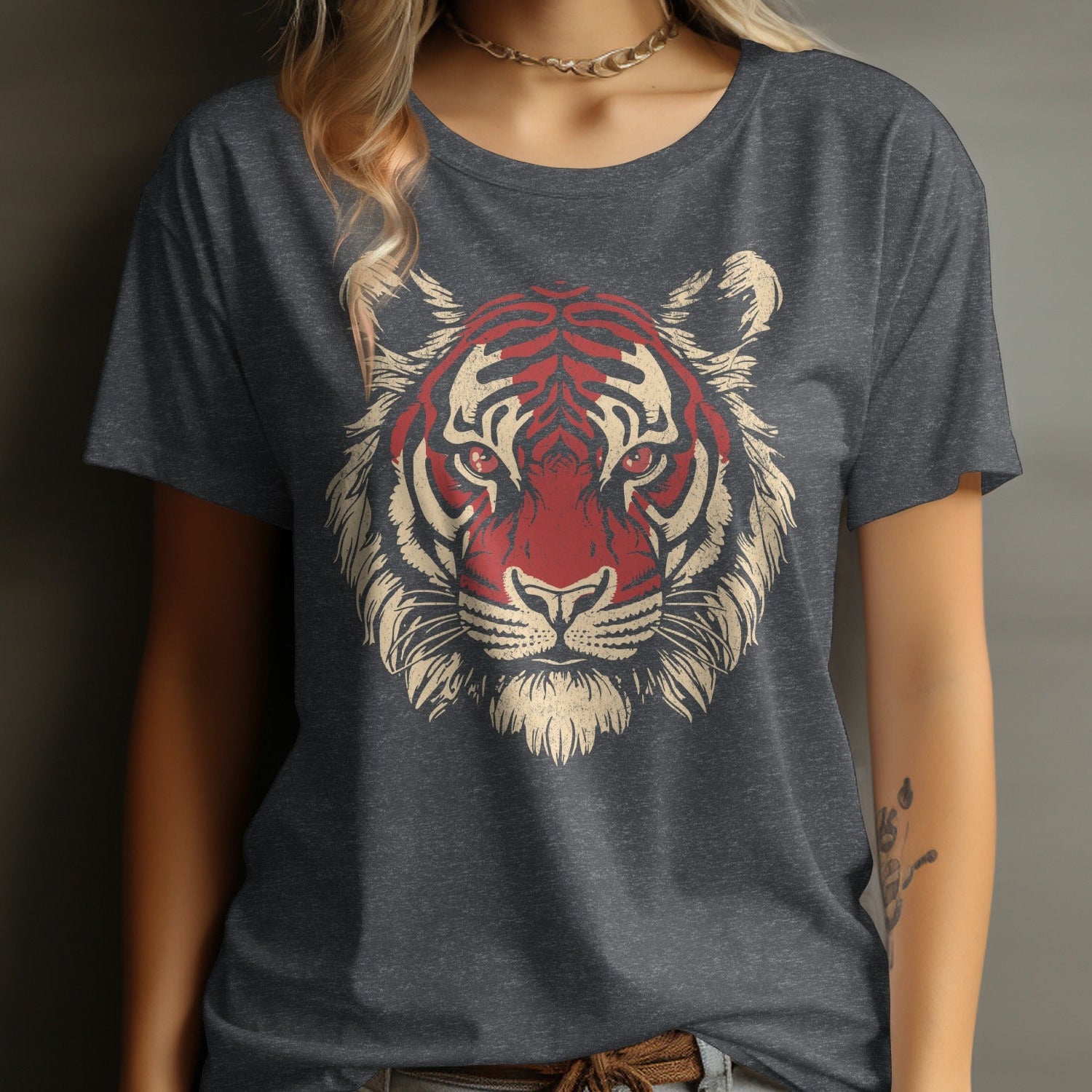 Bold Graphic Tiger Face Print T-shirt Product Type